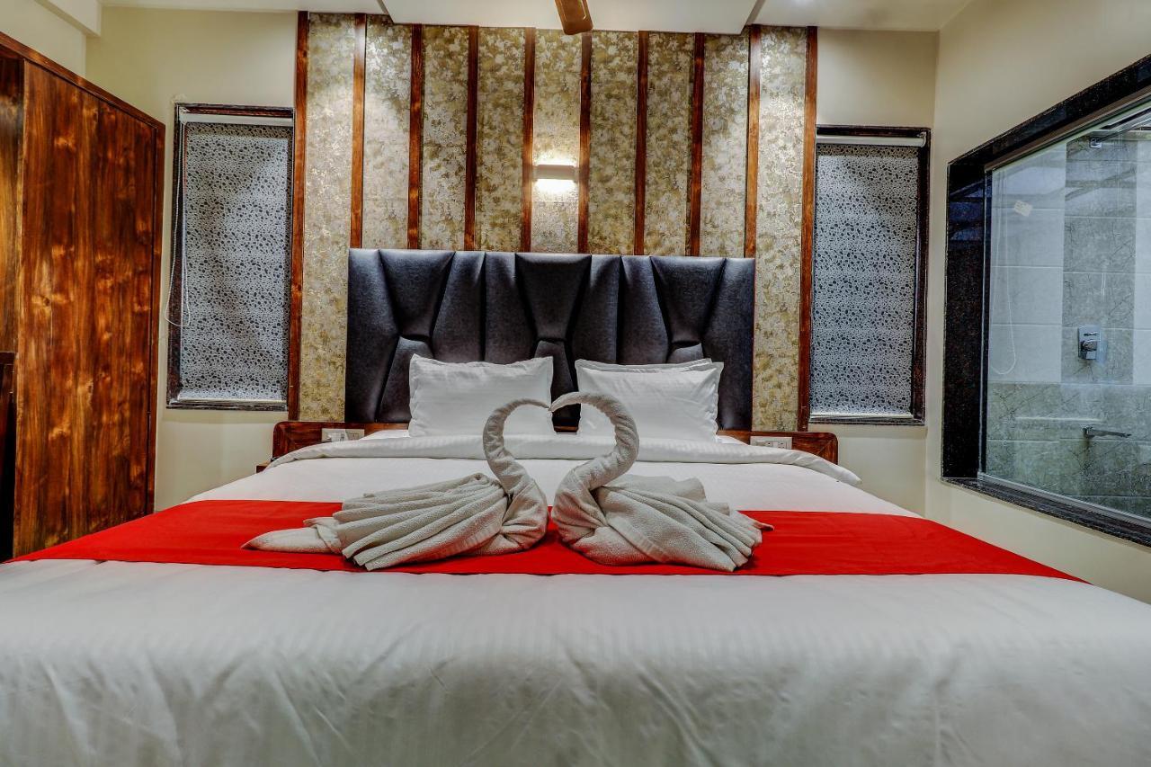 Hotel Apratim Lodging & Boarding Ulhāsnagar エクステリア 写真