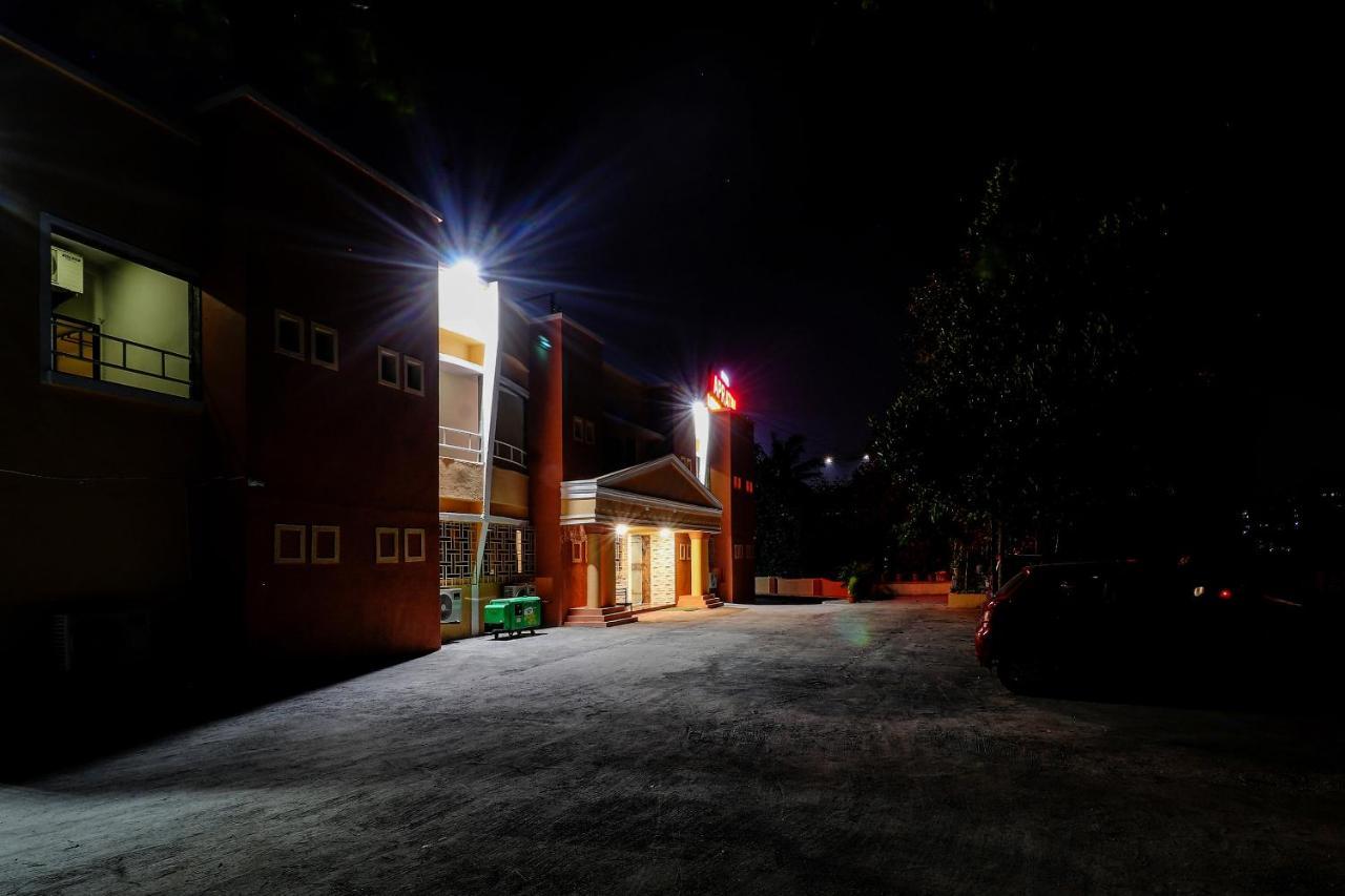 Hotel Apratim Lodging & Boarding Ulhāsnagar エクステリア 写真