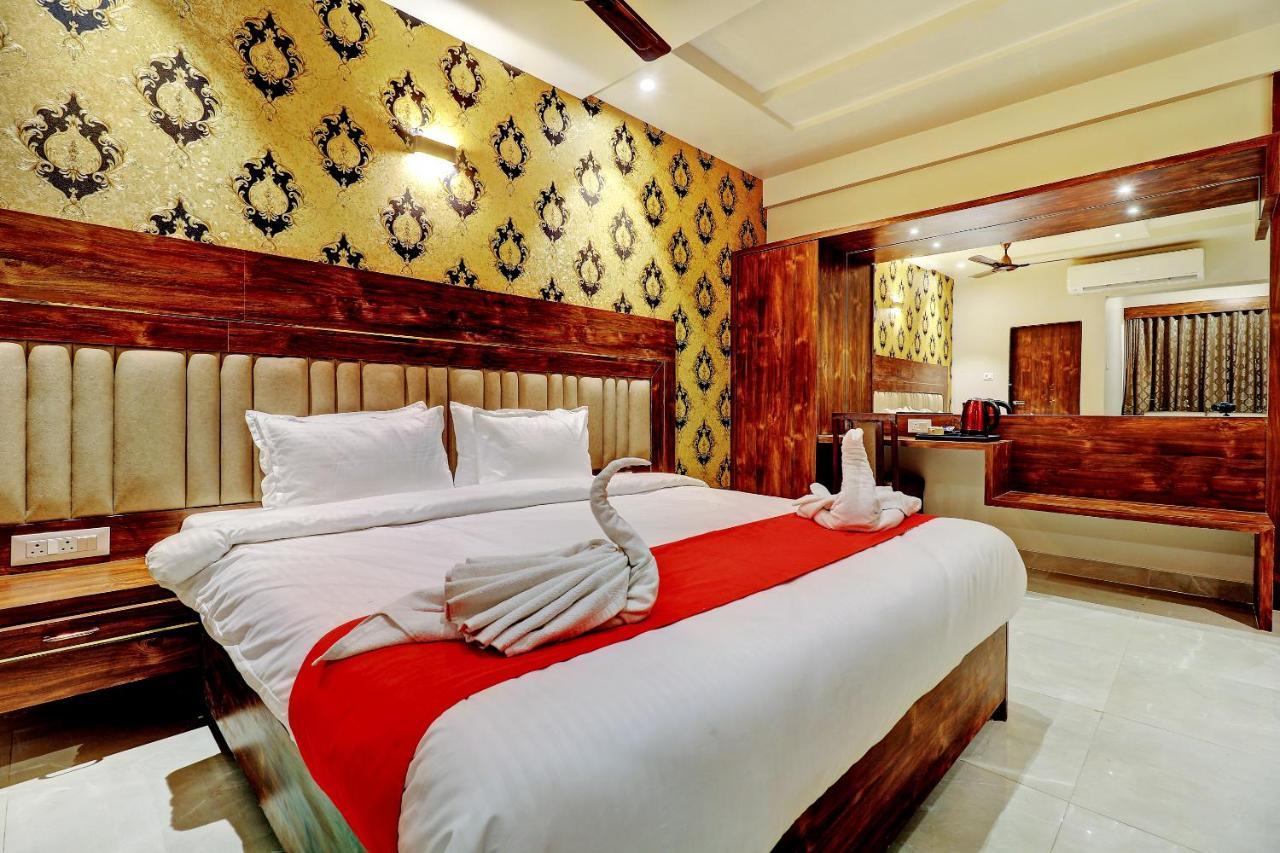 Hotel Apratim Lodging & Boarding Ulhāsnagar エクステリア 写真