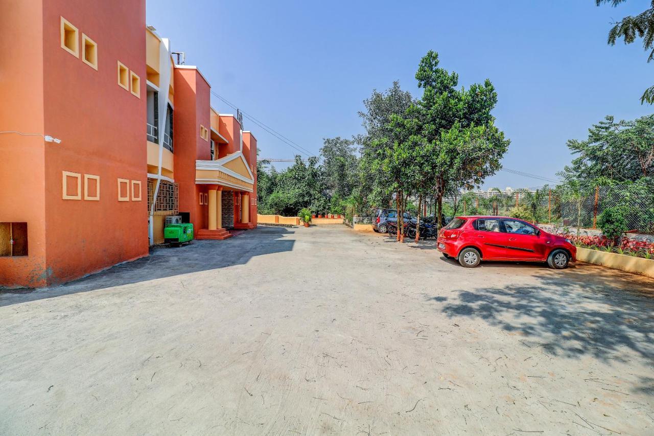Hotel Apratim Lodging & Boarding Ulhāsnagar エクステリア 写真