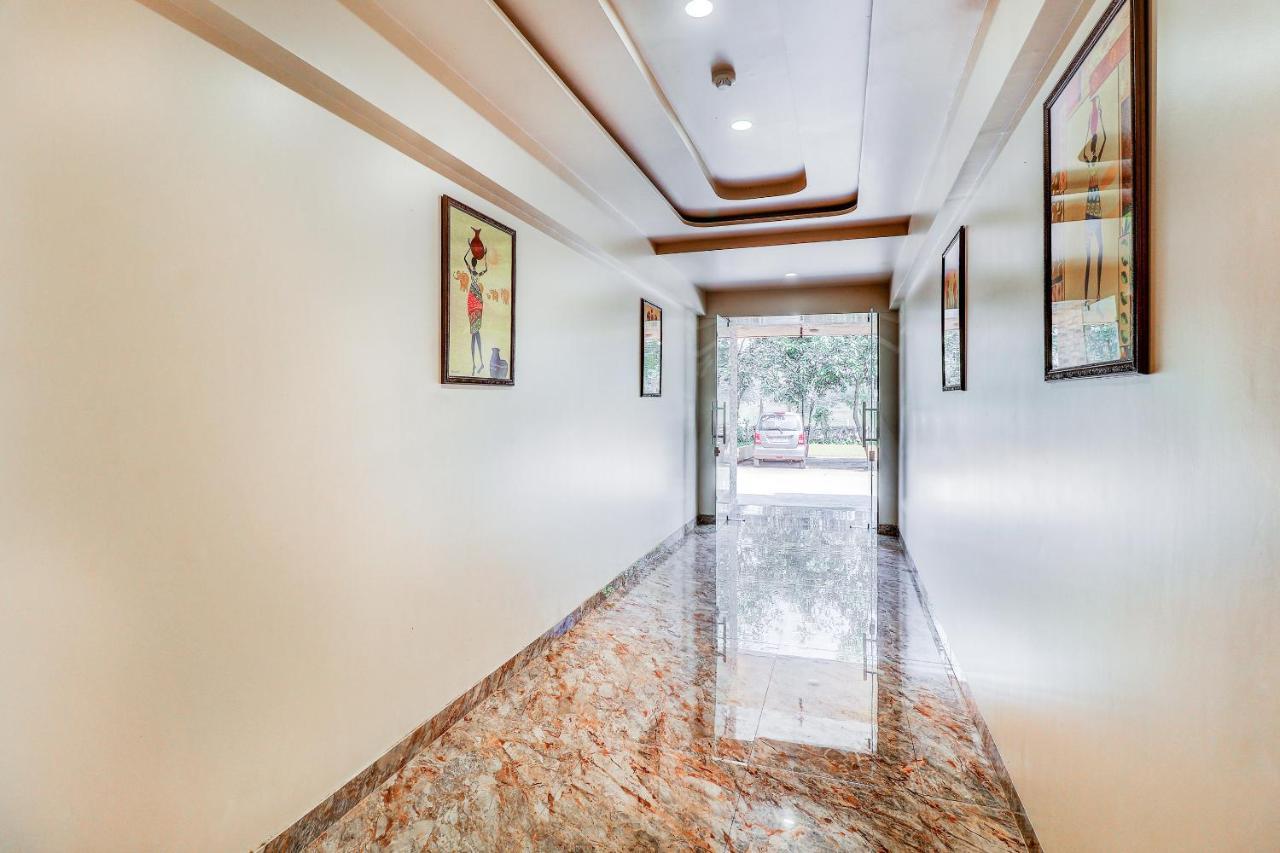Hotel Apratim Lodging & Boarding Ulhāsnagar エクステリア 写真
