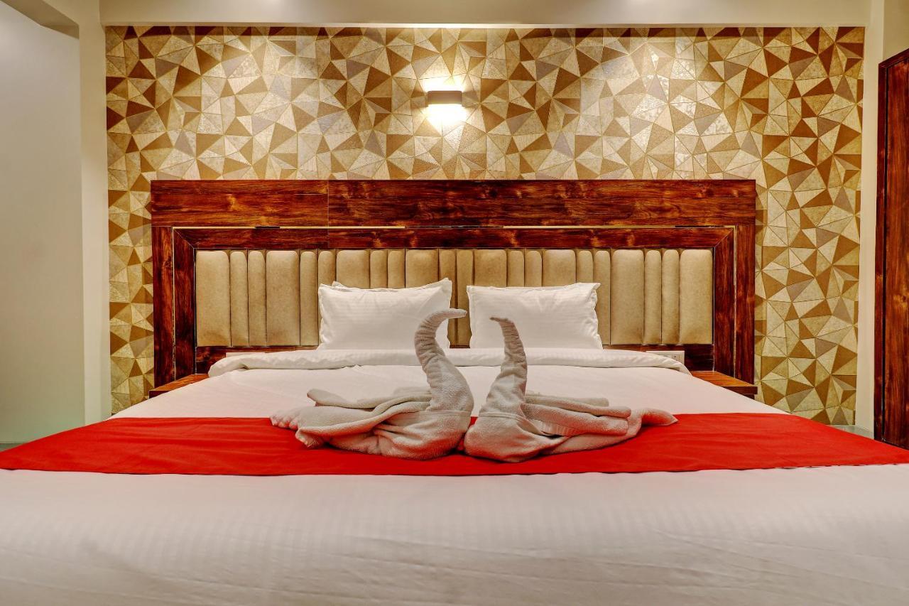 Hotel Apratim Lodging & Boarding Ulhāsnagar エクステリア 写真