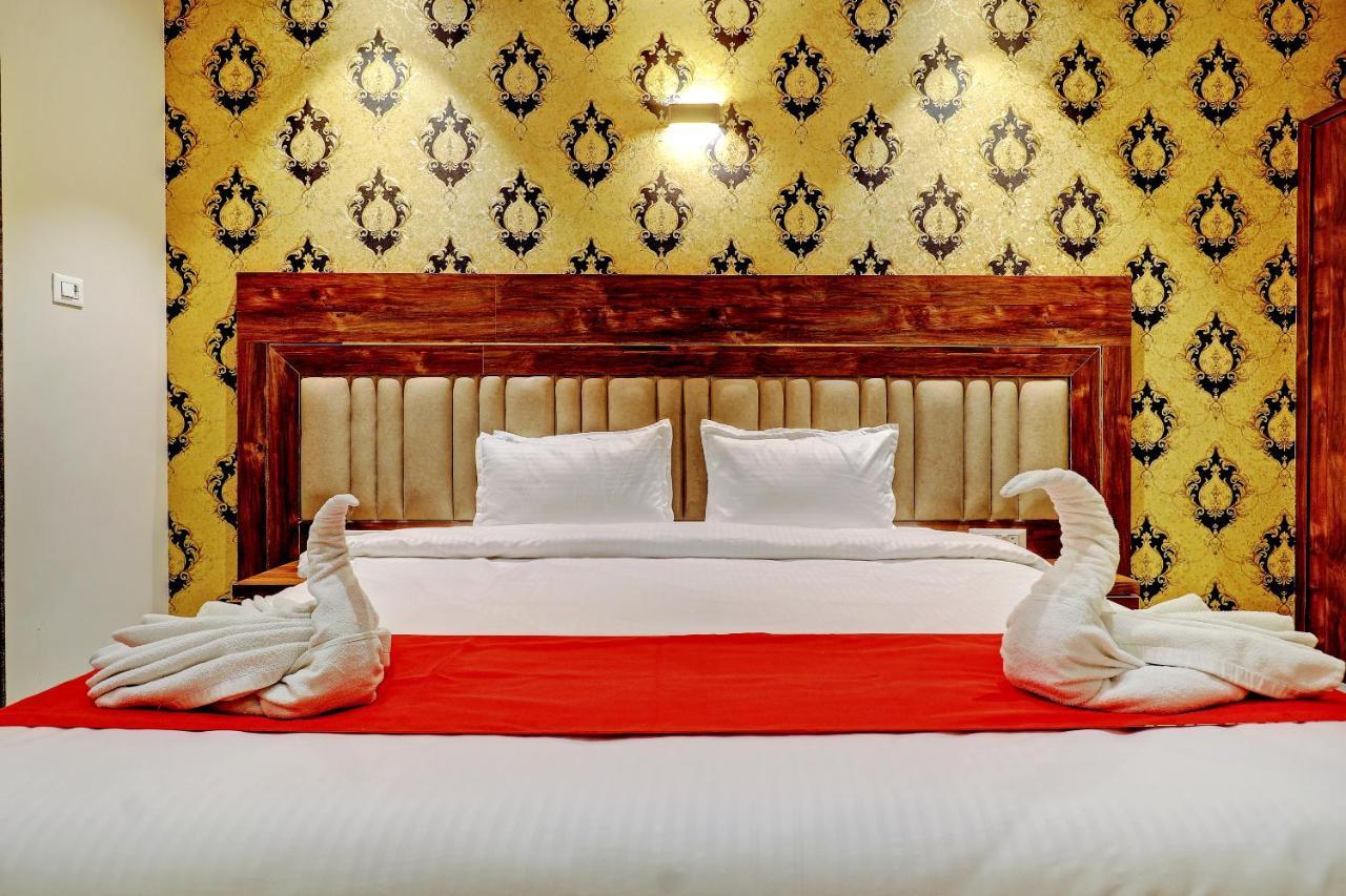 Hotel Apratim Lodging & Boarding Ulhāsnagar エクステリア 写真