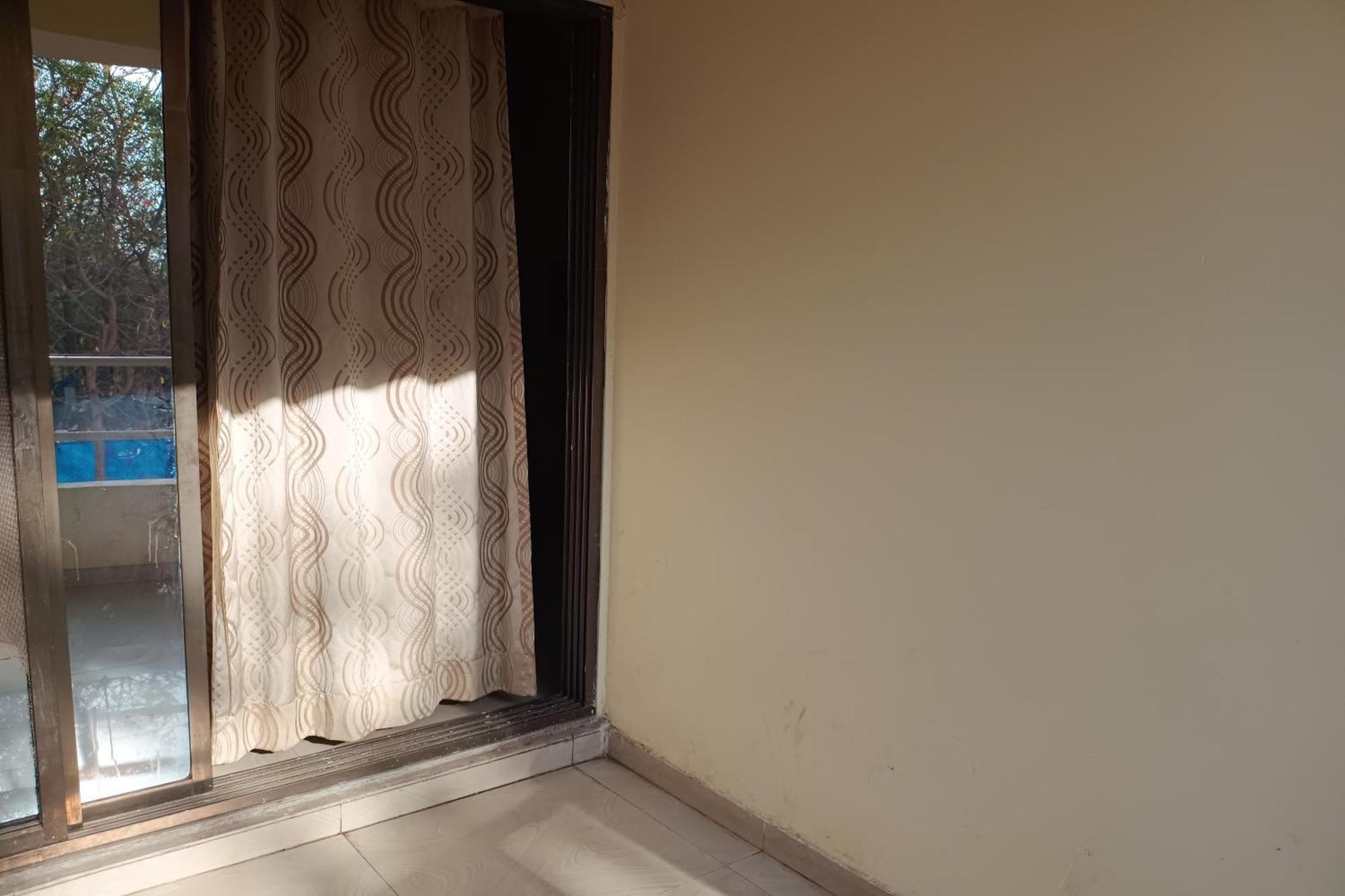 Hotel Apratim Lodging & Boarding Ulhāsnagar エクステリア 写真