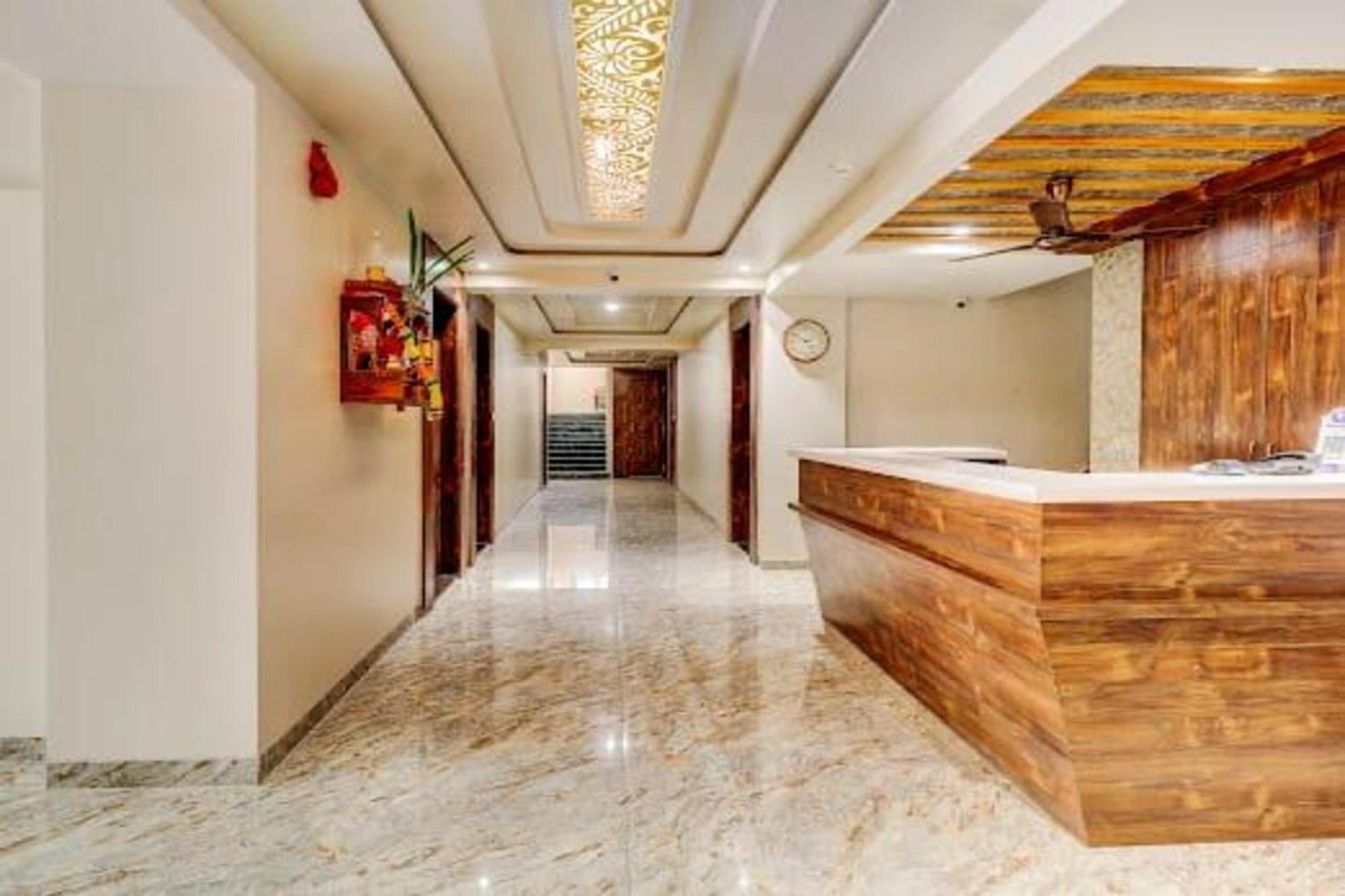 Hotel Apratim Lodging & Boarding Ulhāsnagar エクステリア 写真