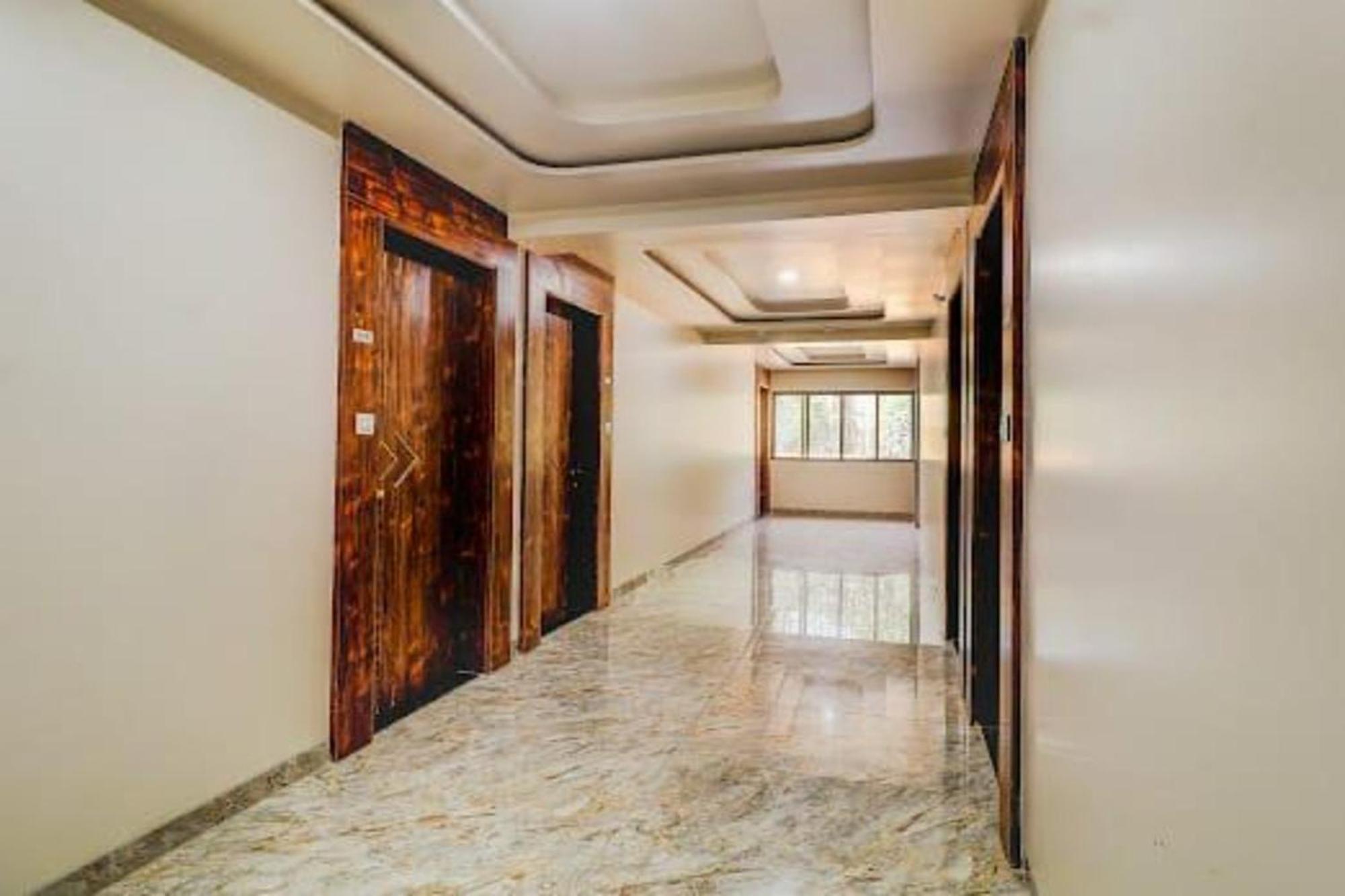 Hotel Apratim Lodging & Boarding Ulhāsnagar エクステリア 写真