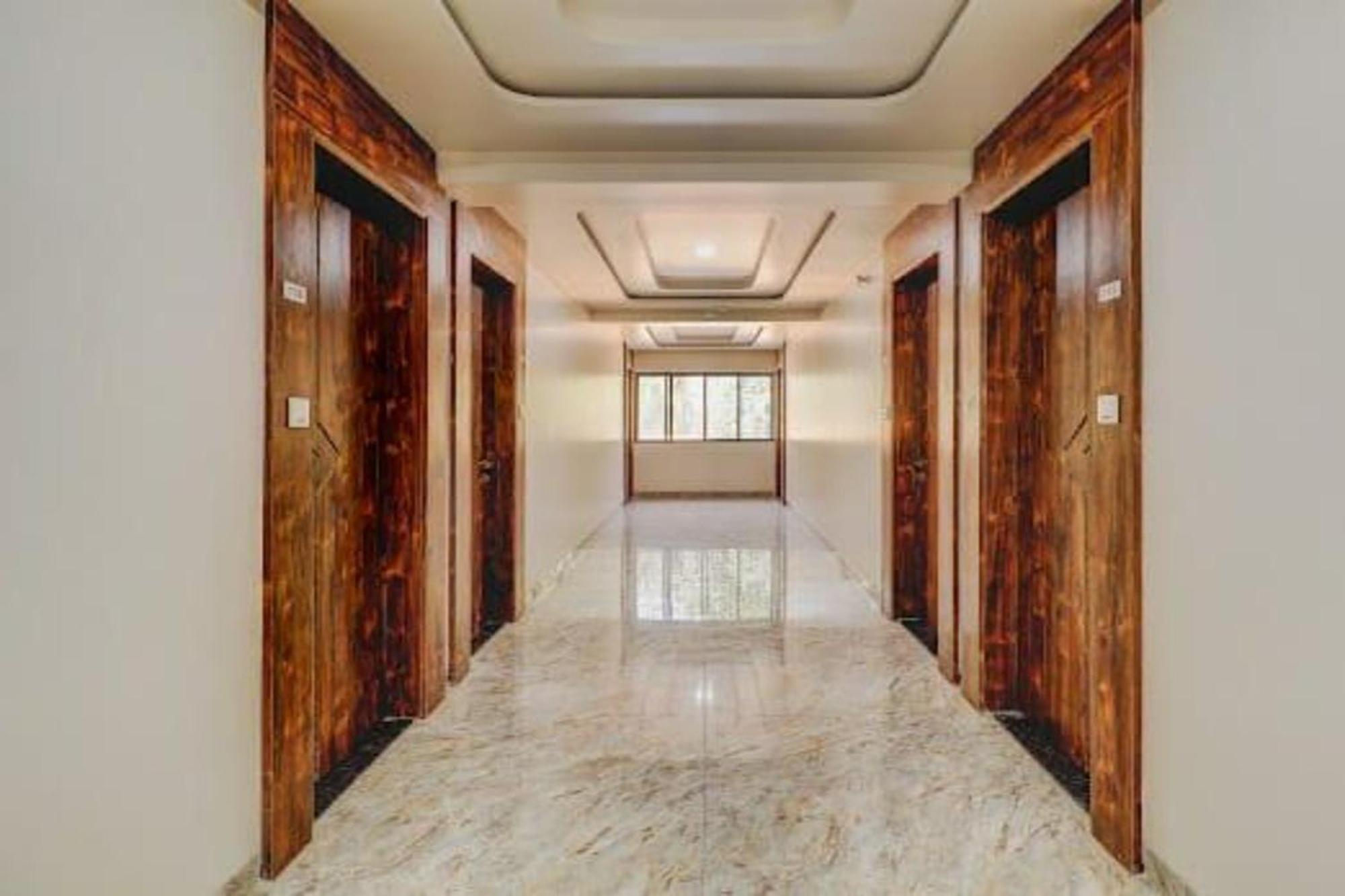 Hotel Apratim Lodging & Boarding Ulhāsnagar エクステリア 写真